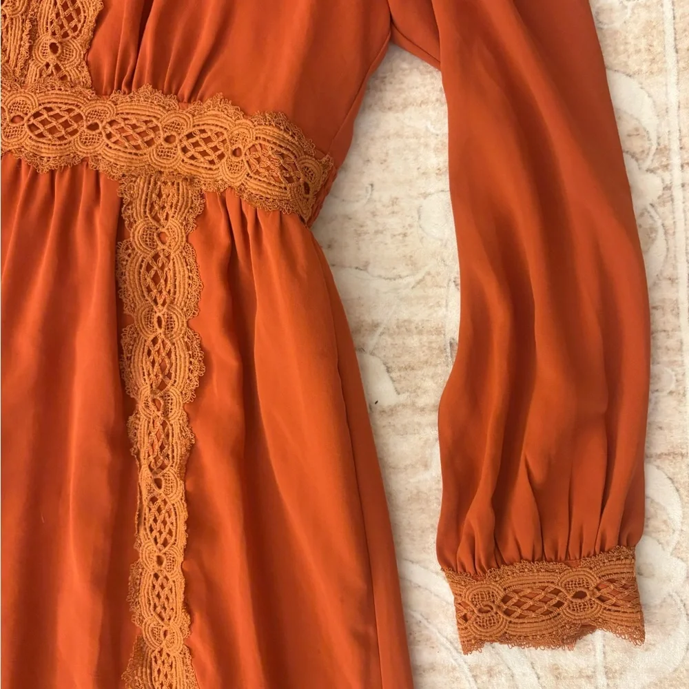 Chic Long Sleeve Rust Dress with Lace Detail Tiered Size xl - Picture 3 of 3